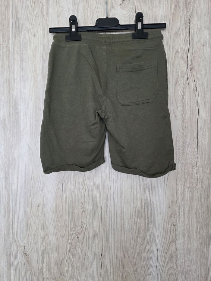 SHORT GARÇON 👦 KAKI TRÈS PEU PORTER 5ANS MARQUE U ESSENTIEL - photo numéro 2