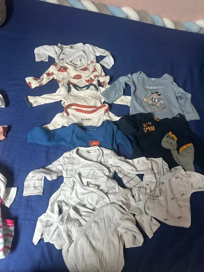 Lot body manches 3 mois
