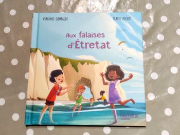 Aux Falaises d'Etretat - Virginie Grimaldi- Hachette