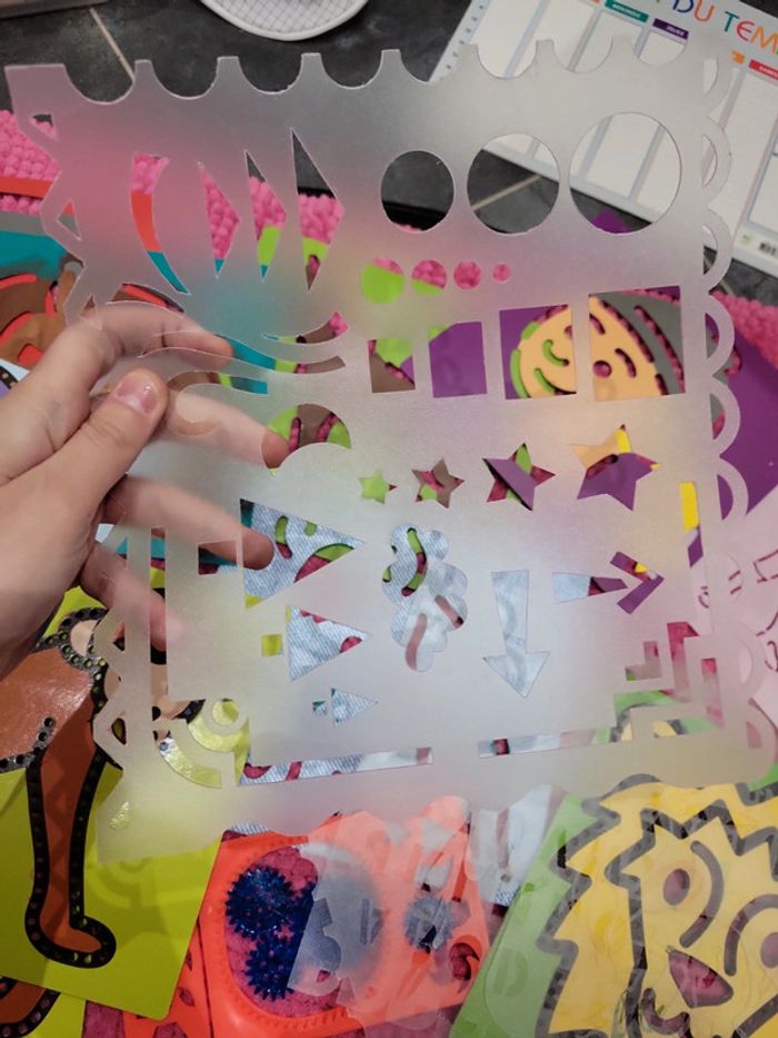 Lot de pochoirs et mandala pour dessin peinture enfant avec anniversaire et alphabet - photo numéro 3