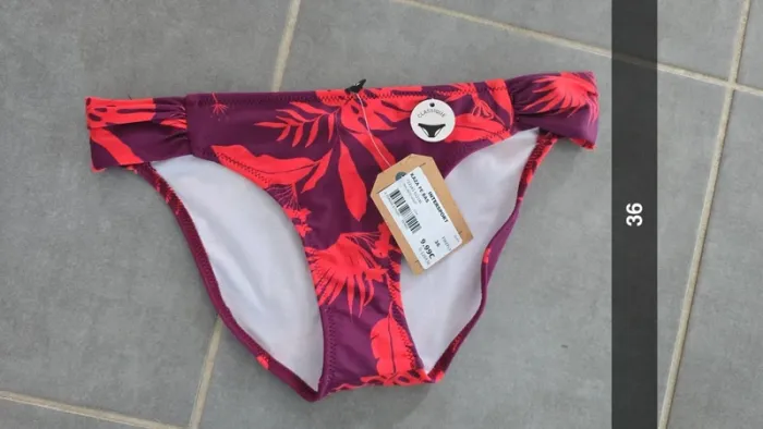 Bikini bas