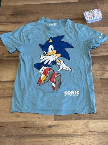 Je vend un tee shirt garcon sonic taille 11-12 ans très bon état 