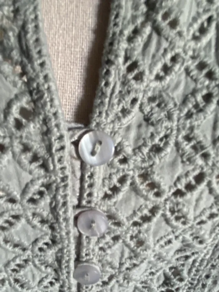 Robe verte avec motifs ajourés - photo numéro 9