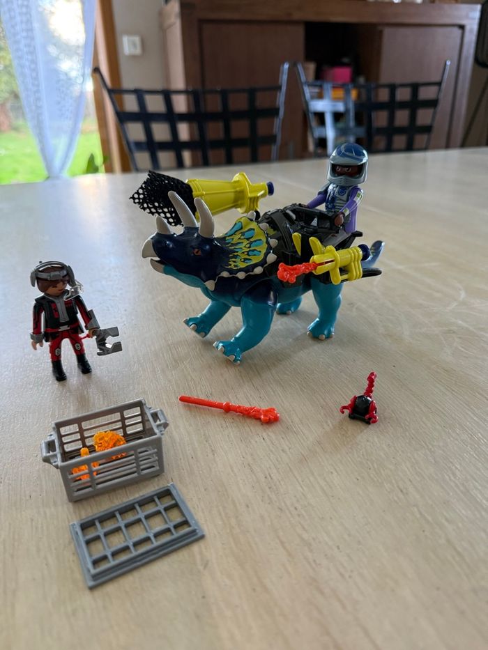 Tricératops et soldats - Playmobil 70627