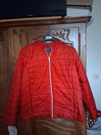 Doudoune marque kiabi taille 46/48 bordeaux
