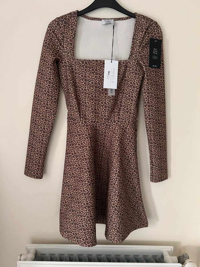 Robe patineuse, motif léopard, NA-KD