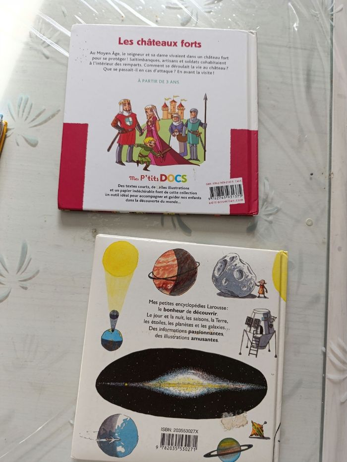Lot de 2 livres pour enfant l'univers Larousse et les châteaux forts Mes p'tits docs - photo numéro 2