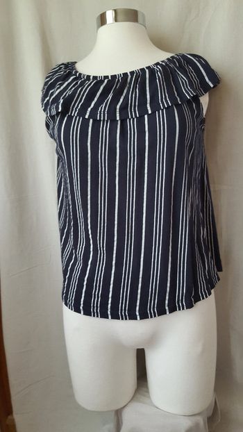 Petit top ample. Taille unique , vaut un 40