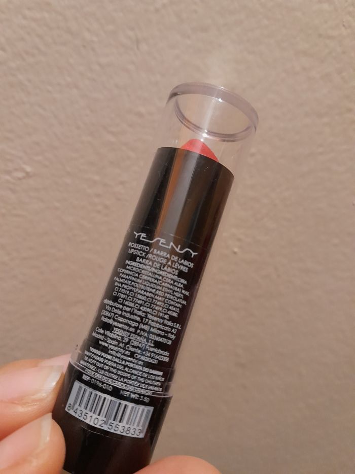 Rouge à lèvres neuf - photo numéro 2