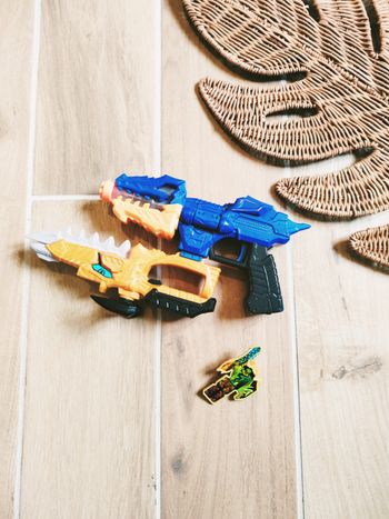 🙅Power rangers dino fury Pistolet gold fury blade blaster  électronique avec sons et lumières