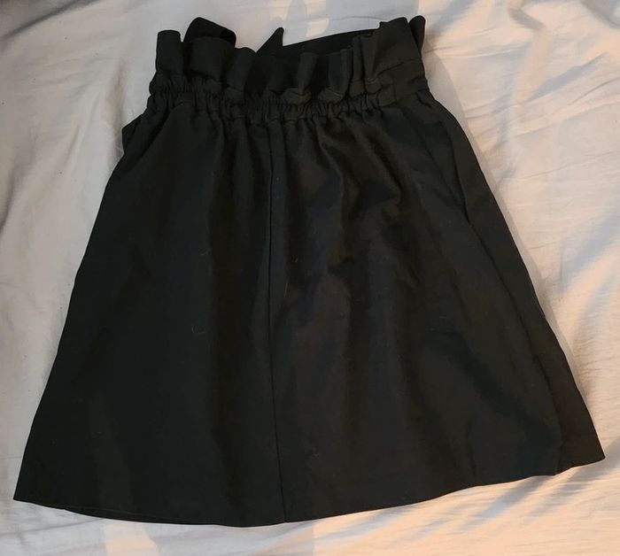 Jupe noire - photo numéro 2