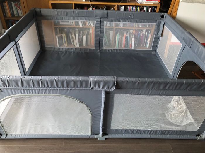 Grand parc BabyGo en bon état avec 47 balles