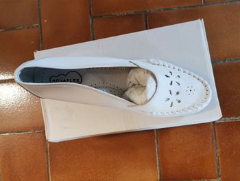 Chaussures blanches fleurs