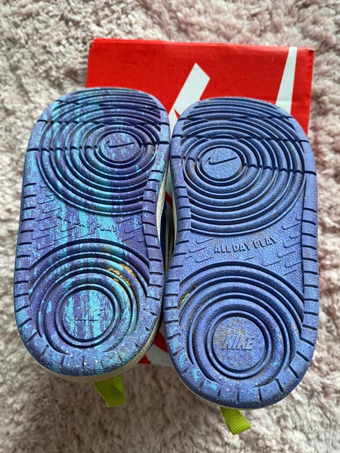 Baskets Nike taille 23,5 - photo numéro 4
