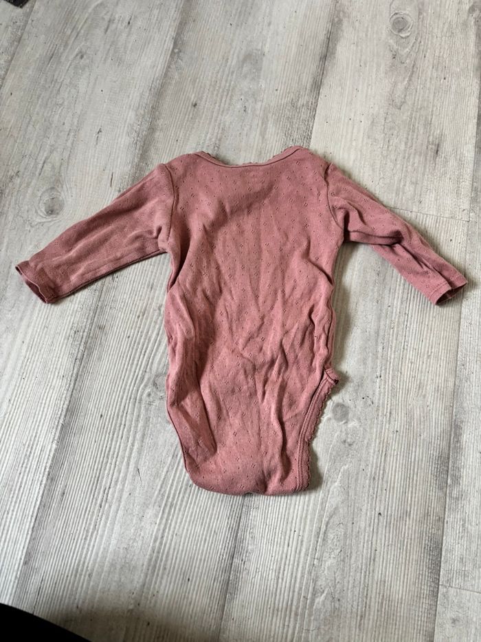 Lot de 2 bodies 9mois - photo numéro 3