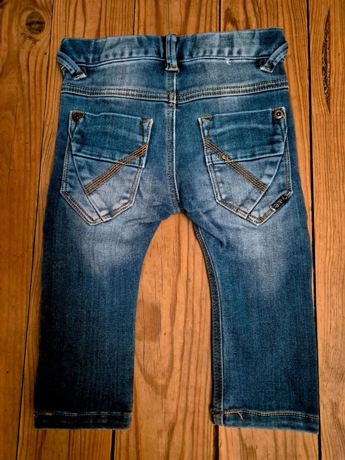 Superbe jean délavé en taille 9-12 mois - photo numéro 2