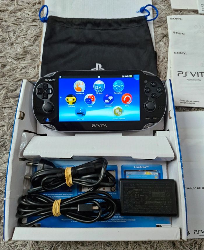 Lot Console PlayStation Vita PS Vita 1004 en Boîte & 2 Jeux - photo numéro 2
