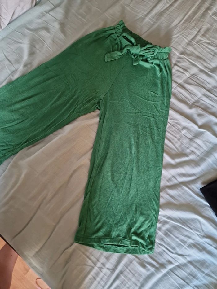 Pantalon fluide vert Kiabi + legging noir court - photo numéro 5