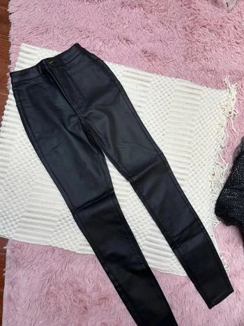 Pantalon femme en simili cuir