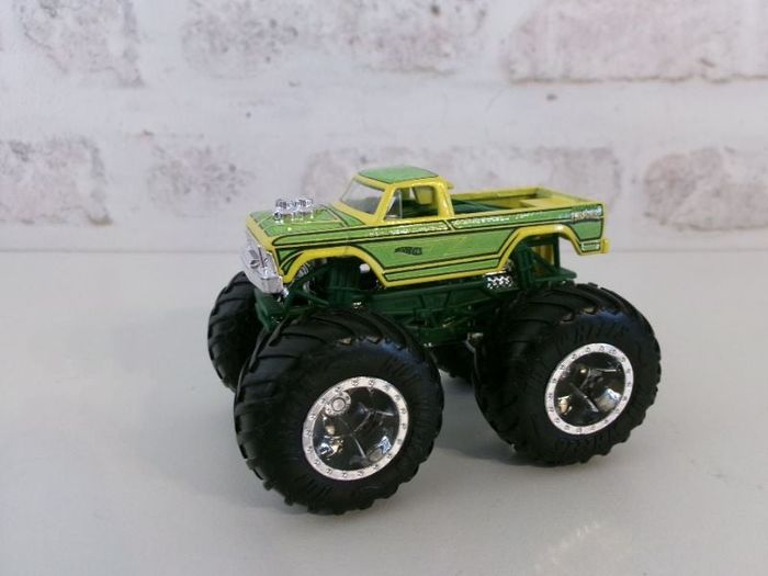 Monster Trucks - Hot wheels