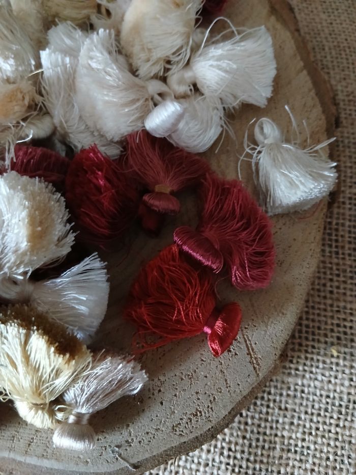 Lot de 50 glands pompons crème beige bordeaux blanc - photo numéro 3