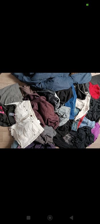 Lot de + de 50 vêtements