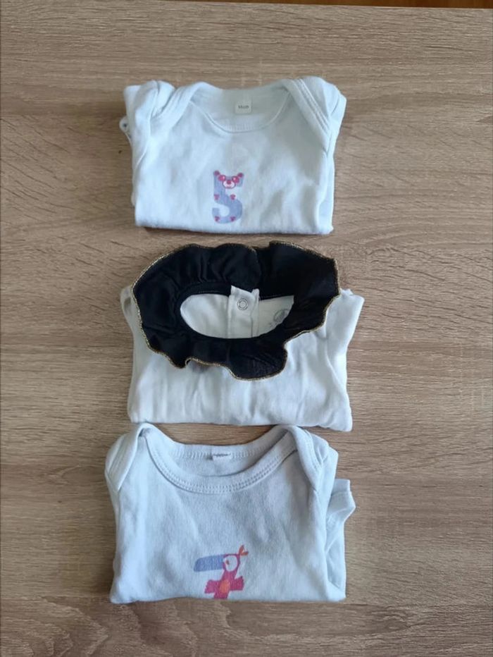 C44 Lot bodies 1 mois