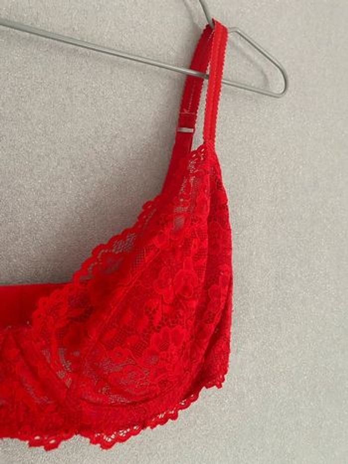 Soutiens gorge dentelle rouge 85C - photo numéro 3