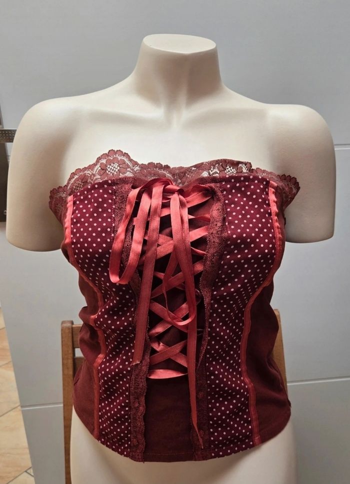 Top bustier bordeaux avec ruban