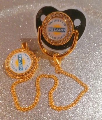 Tétine Humoristique Ricard Taille Unique – Forme Physiologique avec Attache Chaînette & Protection – Neuf