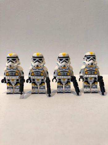 Figurine type lego 4 Stormtroopers jaune. Star Wars