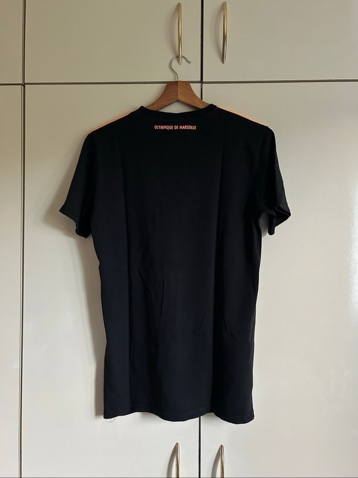 T shirt noir et orange OM - photo numéro 2