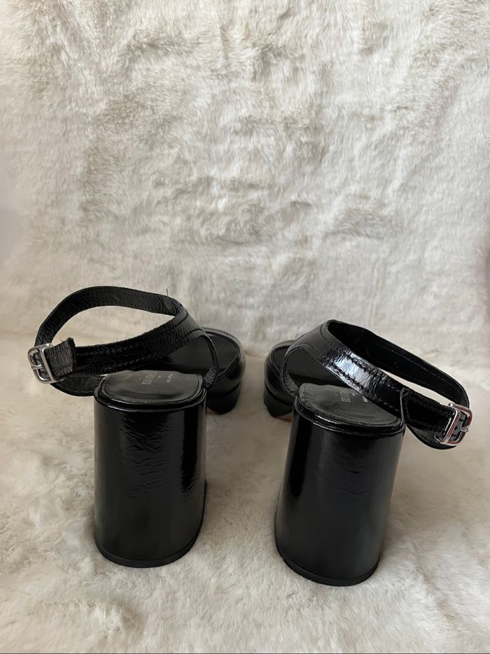 Sandales noires vernis en cuir avec bride Minelli, talons 9 cm, pointure 41 - photo numéro 6