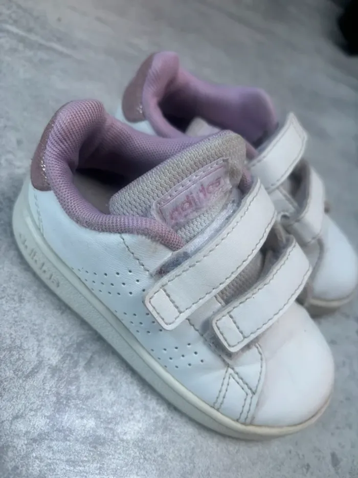 Basket adidas fille taille 23 rose et blanche