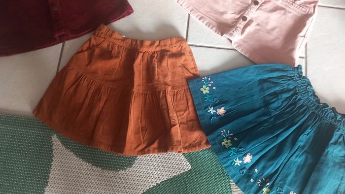 Lot de 5 bas fille 7 ans tbe hiver jupes shorts - photo numéro 4
