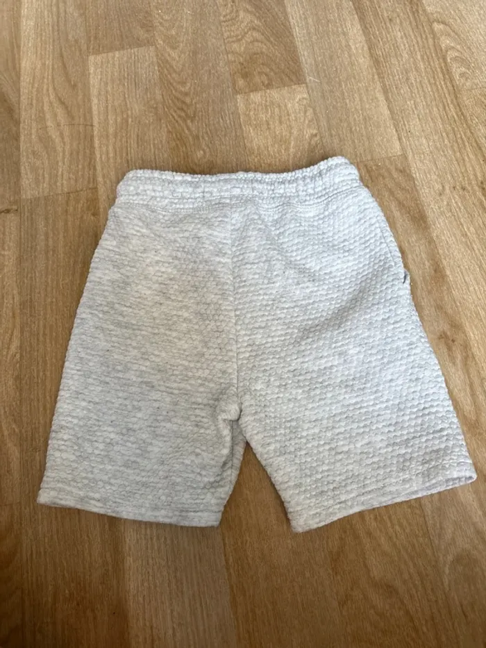 Short Primark taille 3/4 ans - photo numéro 2