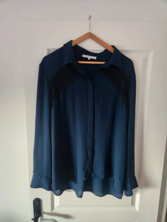 Chemise transparente bleu marine et dentelle Gérard  Darel taille 46