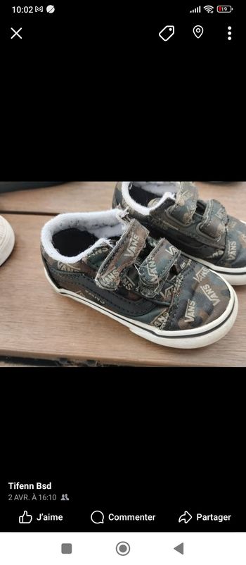 Deux paires de chaussures enfant