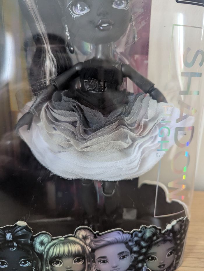 Poupée shadow high shanelle onyx série 1 - photo numéro 3