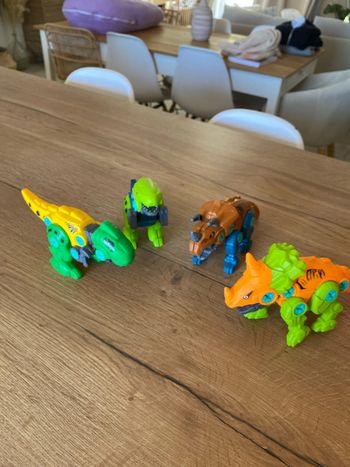Lot 4 dinosaures robot