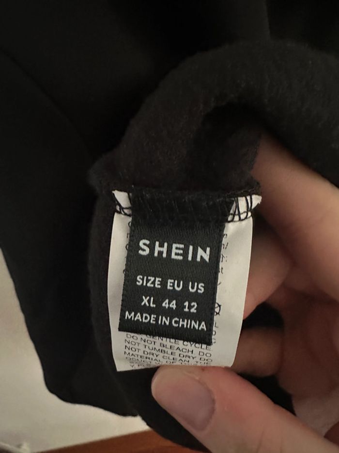 Shein Sweat à capuche noir avec coeur rouge - photo numéro 4