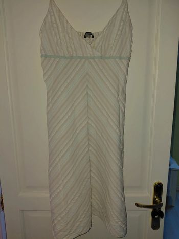 Petite robe d'été légère à rayures