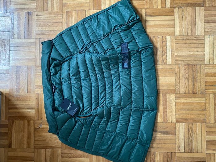 Doudoune verte en état neuf - photo numéro 3