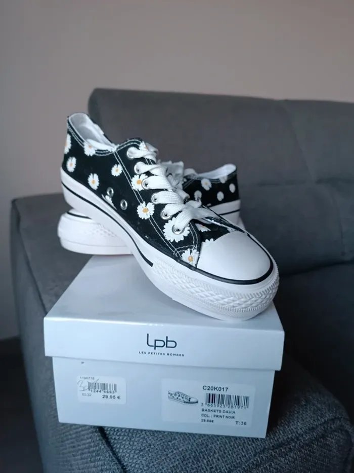 Baskets noires, fleuries LPB