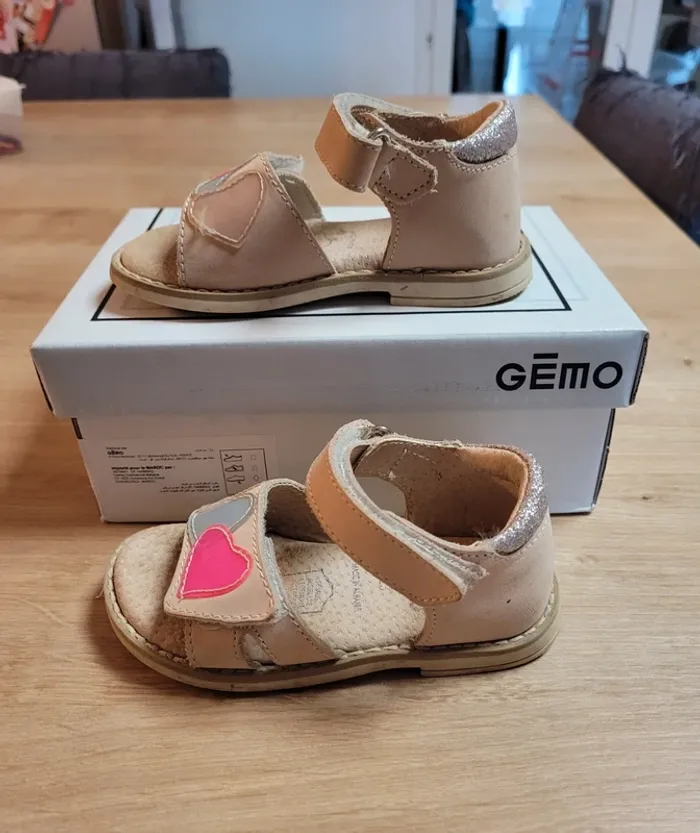 Sandales en cuir fille taille 23 - photo numéro 5