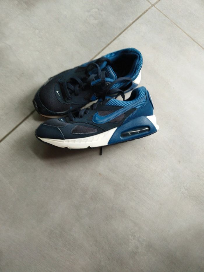 Baskets Nike air max ivo GS 36,5 - photo numéro 2