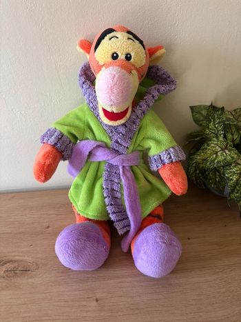 Doudou peluche Tigrou peignoir robe de chambre mauve vert Disney