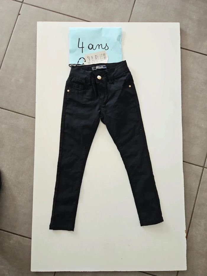 Pantalon fille noir neuf vec etiquette taille 4 ans - photo numéro 3