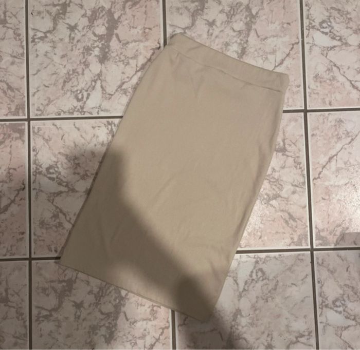 jupe collée beige