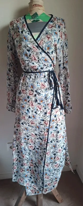 Robe longue porte-feuille fleurie, Glamorous, neuve, taille 40